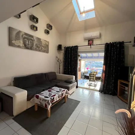 Maison 8 Personnes Au Bord De L'etang