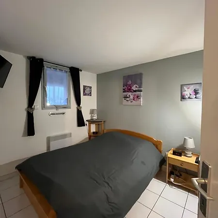 בית נופש Maison 8 Personnes Au Bord De L'etang לה ברקרה
