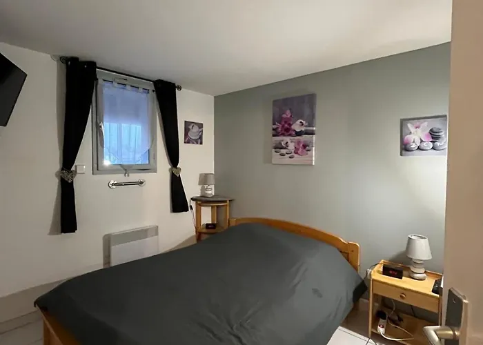 펜션 Maison 8 Personnes Au Bord De L'etang 르발카레스