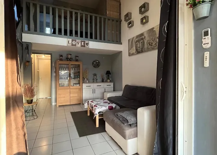 Maison 8 Personnes Au Bord De L'etang 펜션